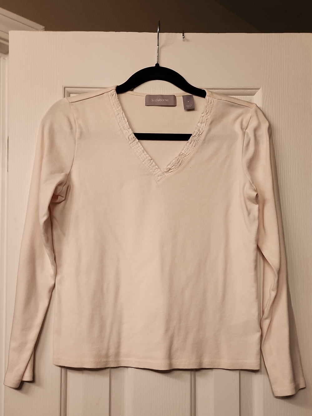 Liz Claiborne Soft Cream V-Neck Long Sleeve Top